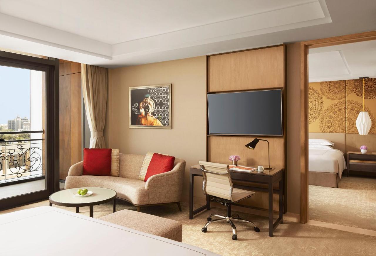 Отель Taj Wellington Mews Ченнаи Экстерьер фото